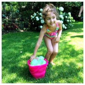 packable pails, beach must haves, collapsable pails, beach, kids, bucket, sand toys